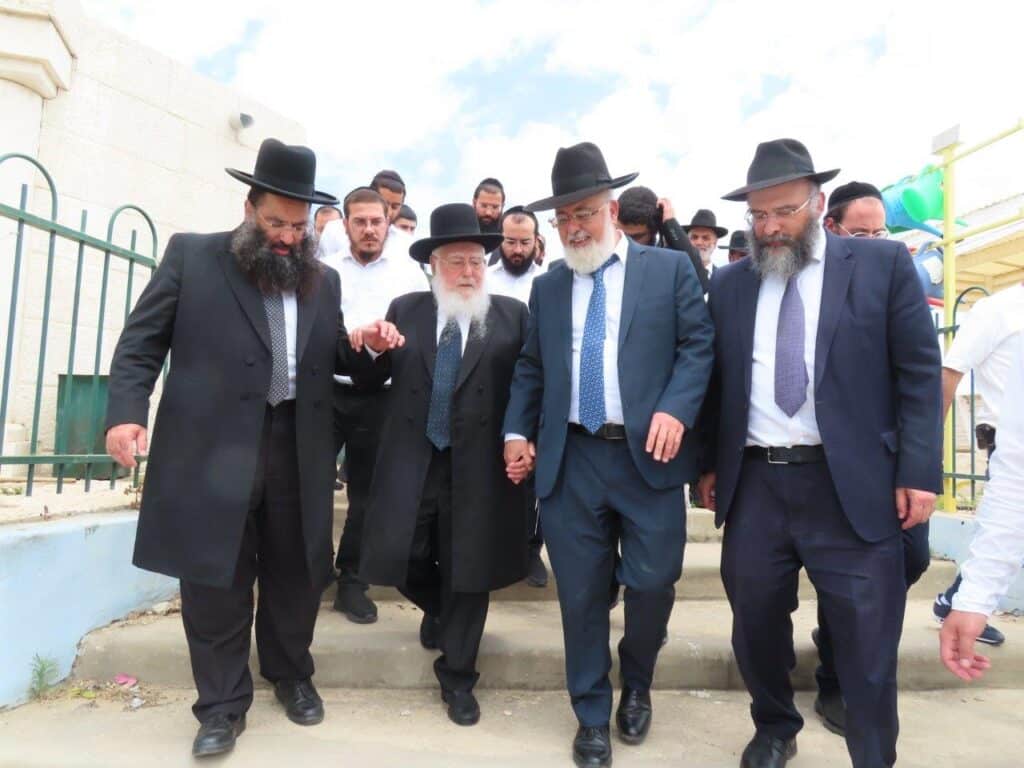 גלריה: באשדוד ציינו את מתן תורה במעמד גניזה מרגש