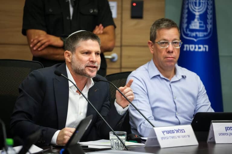 סמוטריץ' תוקף: "כולכם צריכים ללכת הביתה"