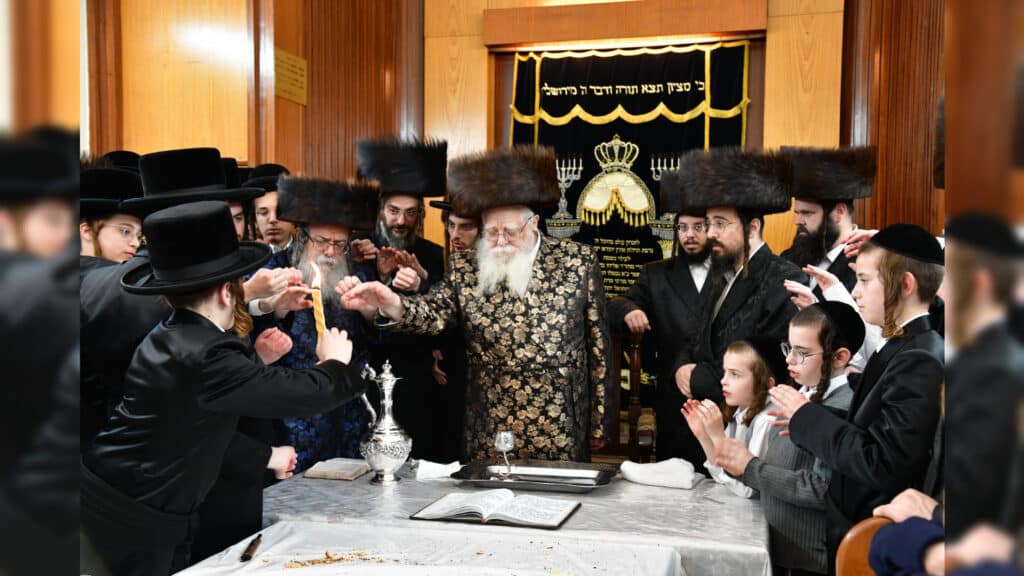 המשב"ק: שניים אוחזין ברב הנבחר והסטנדר בדרך למלון