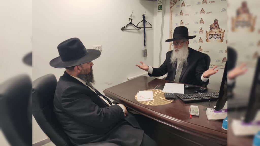 המשב"ק: שניים אוחזין ברב הנבחר והסטנדר בדרך למלון