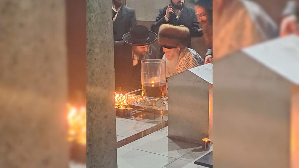 המשב"ק: שניים אוחזין ברב הנבחר והסטנדר בדרך למלון