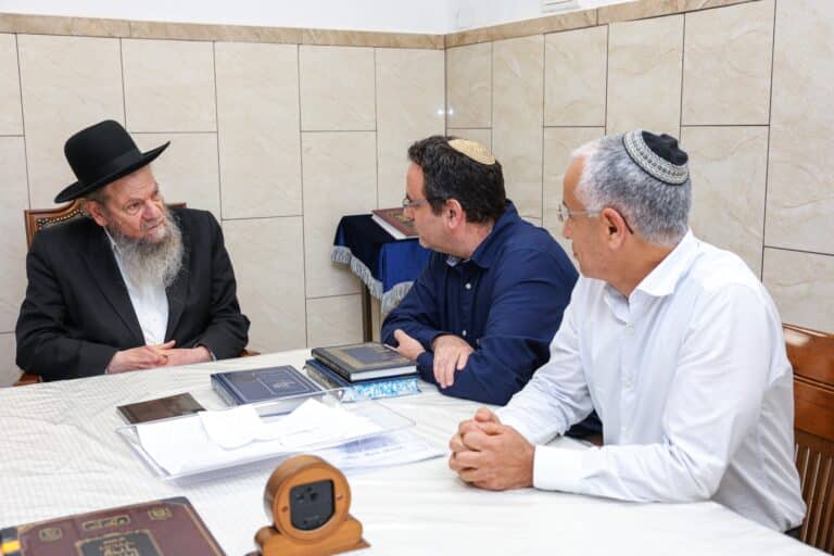גדולי ישראל בירכו את ראשי 'טריא' ומיזם Now-on: "זכות גדולה"