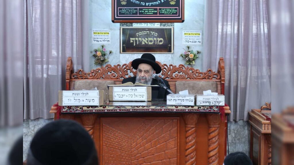 המשב"ק: שניים אוחזין ברב הנבחר והסטנדר בדרך למלון