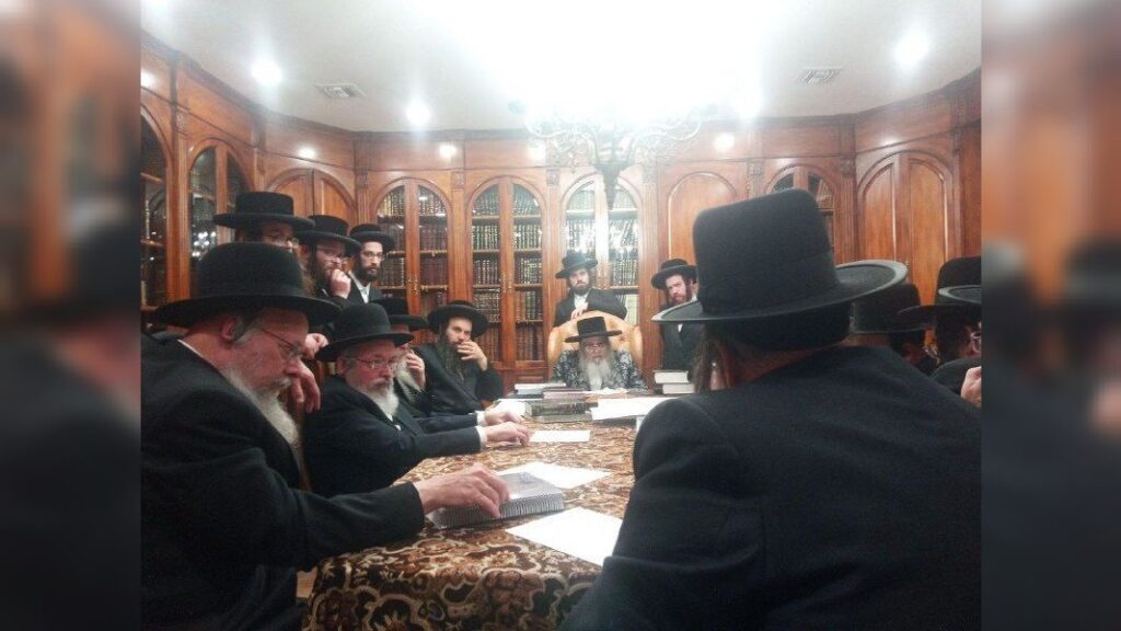 המשב"ק: שניים אוחזין ברב הנבחר והסטנדר בדרך למלון