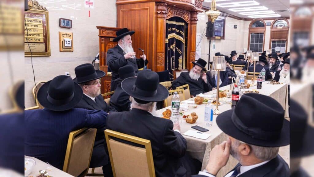 המשב"ק: שניים אוחזין ברב הנבחר והסטנדר בדרך למלון