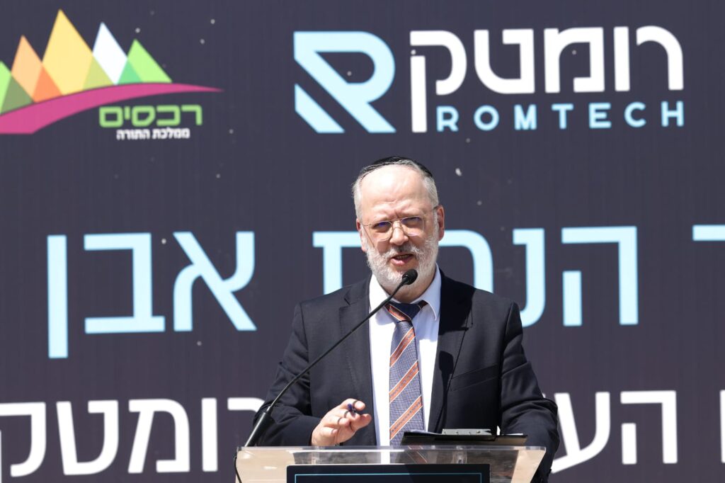 איצקוביץ': המפקד הזוטר, הנהגים שהתעשרו והזמר שהפסיד