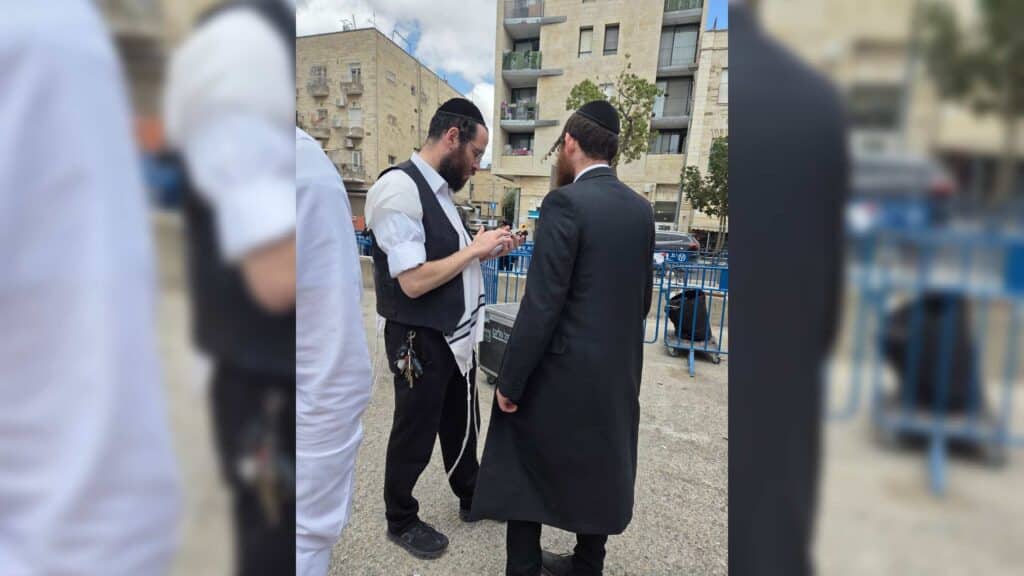איצקוביץ': המפקד הזוטר, הנהגים שהתעשרו והזמר שהפסיד