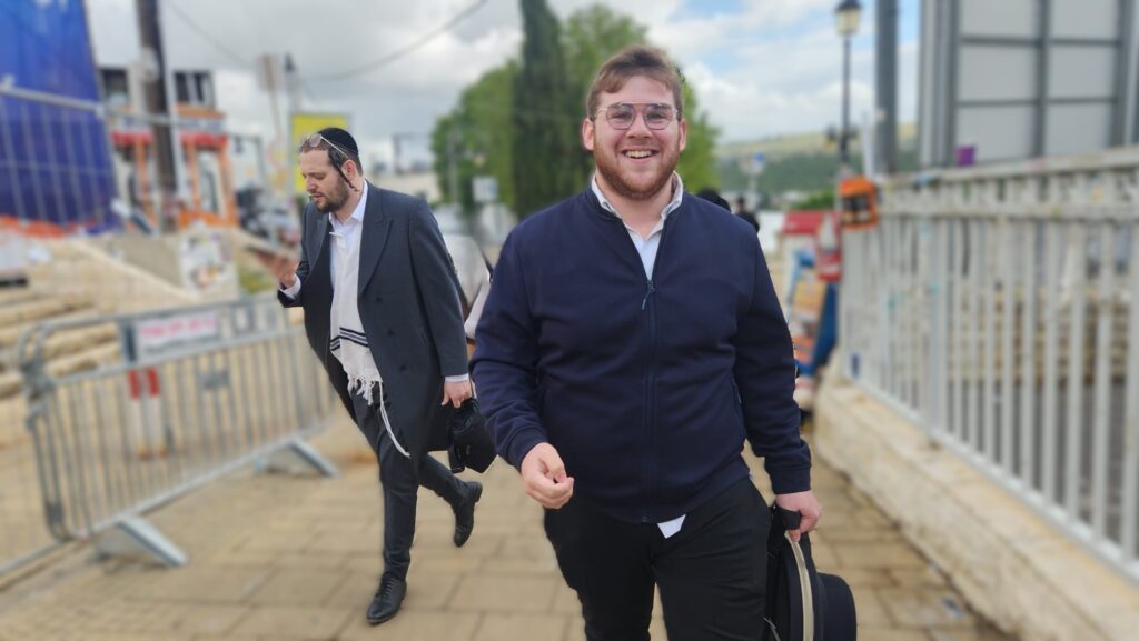 איצקוביץ': המפקד הזוטר, הנהגים שהתעשרו והזמר שהפסיד