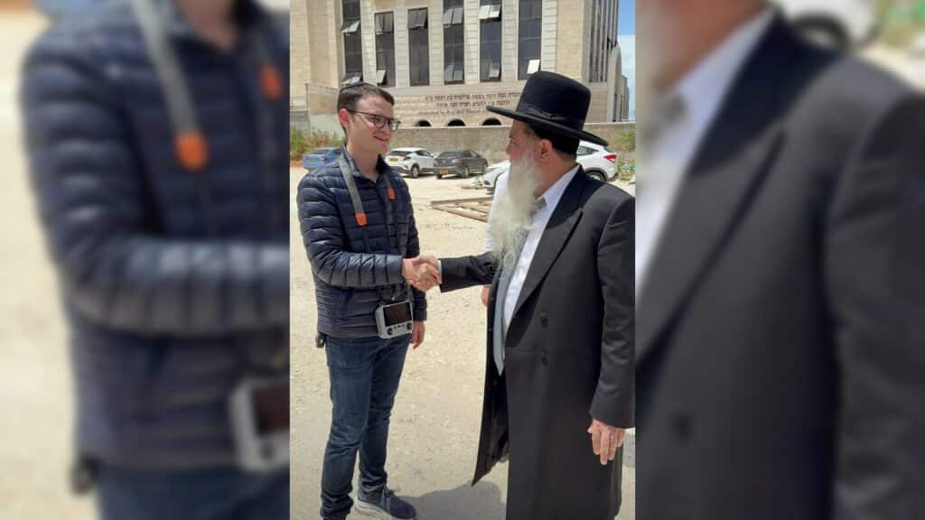 איצקוביץ': המפקד הזוטר, הנהגים שהתעשרו והזמר שהפסיד