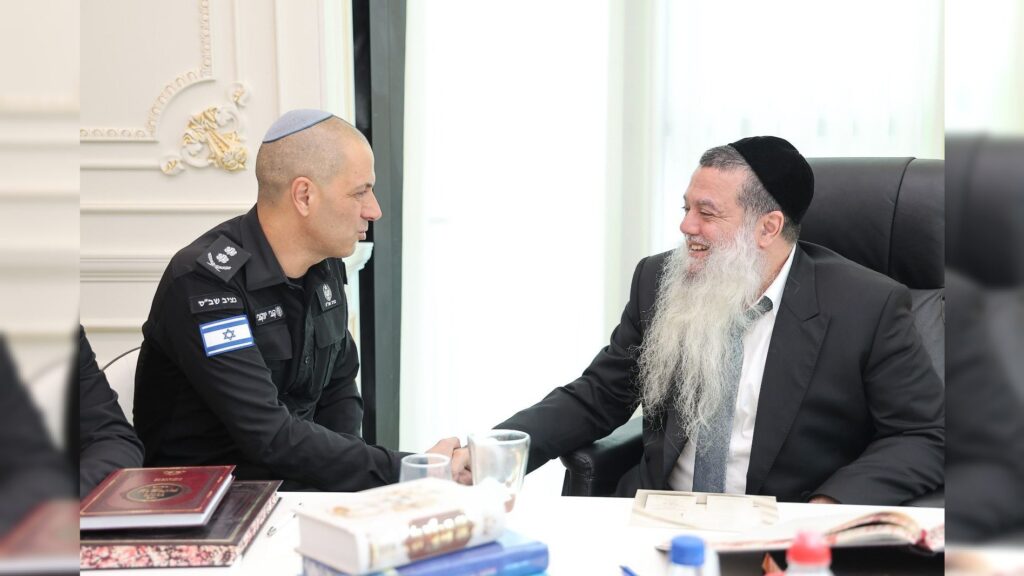 איצקוביץ': המפקד הזוטר, הנהגים שהתעשרו והזמר שהפסיד