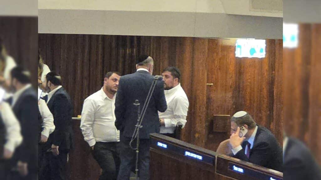 איצקוביץ': המפקד הזוטר, הנהגים שהתעשרו והזמר שהפסיד