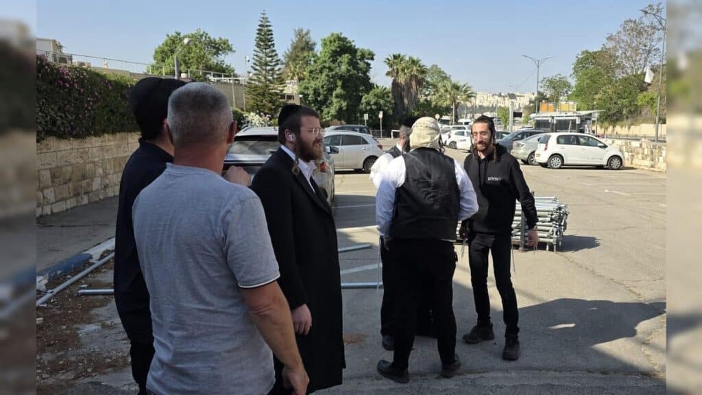 איצקוביץ': המפקד הזוטר, הנהגים שהתעשרו והזמר שהפסיד