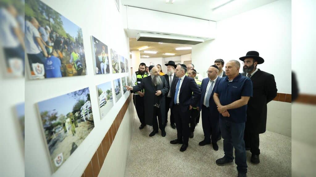 מנכ"ל משרד הפנים בביקור בבסיס המבצעי של זק"א