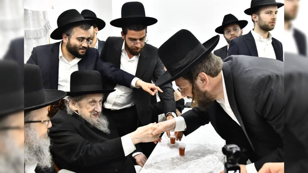 הגר"ד לנדו במעמד יסוד קהילת חניכי הישיבות מרכז פרדס כץ