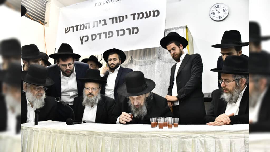 הגר"ד לנדו במעמד יסוד קהילת חניכי הישיבות מרכז פרדס כץ