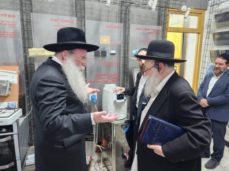 הגר"נ נוסבוים ביקר בבית המכון המדעי טכנולוגי להלכה