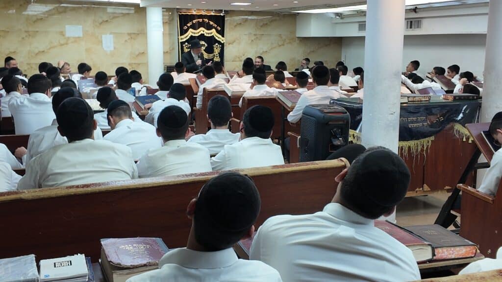 המשב"ק: עוגת הגבינה מהחסידים והאדמו"ר שניקה את ביהמ"ד