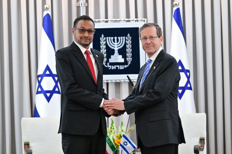 שגריר סומלילנד הראשון הגיש את כתב ההאמנה להרצוג