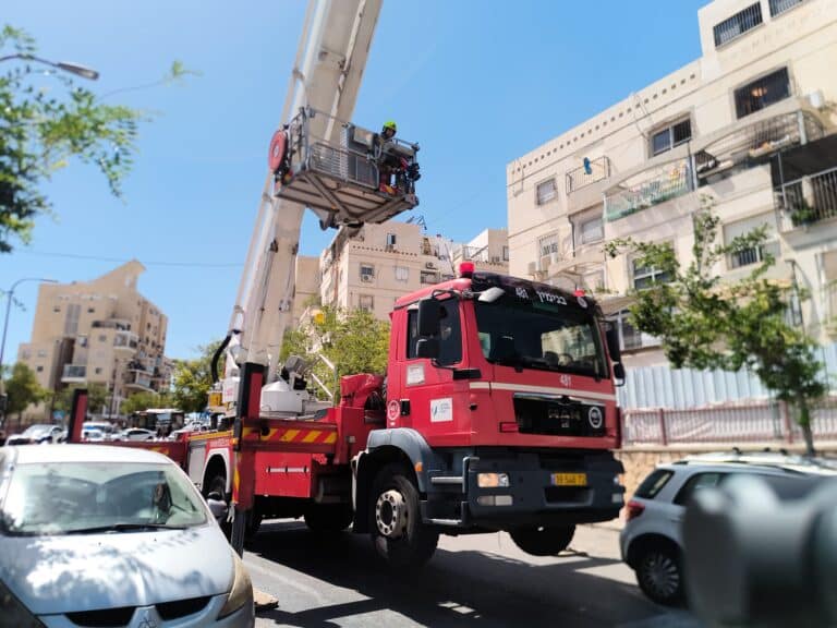 מבצע חילוץ דרמטי: האם והתינוקת זעקו לעזרה מתוך האש