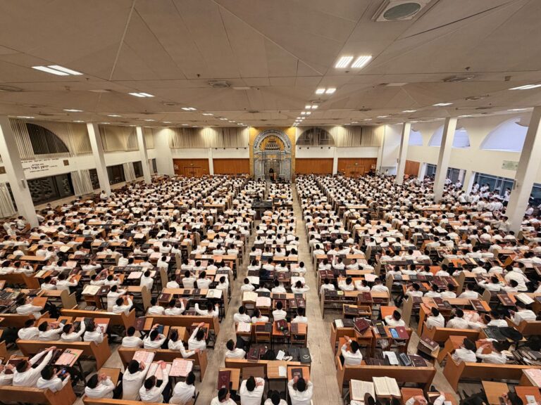 בין טהרן לרדיפת לומדי התורה: הכתובת על הקיר | דעה