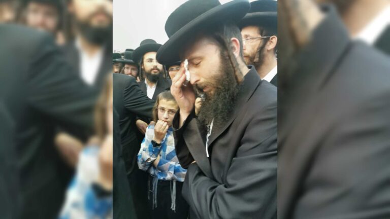 היתומים הרכים ילוו היום את אביהם, שנפטר מהמחלה ששיכלה את אחיהם