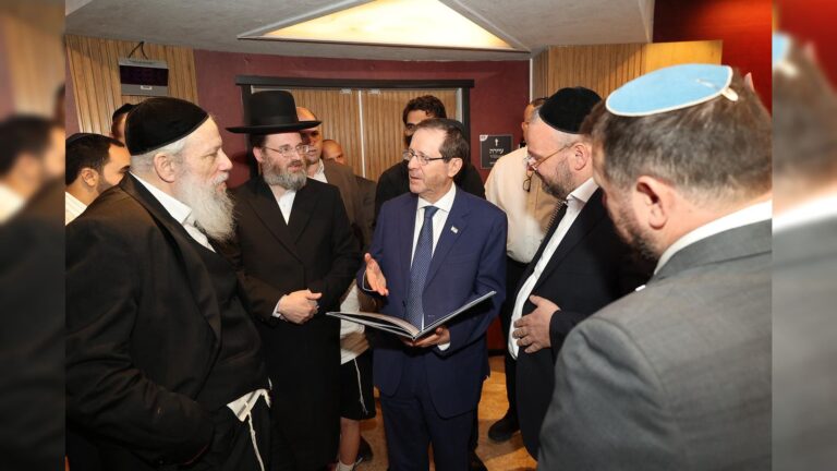 נשיא המדינה בבית מרן החזון איש: ביקור מיוחד במרכז "חזון לדורות"