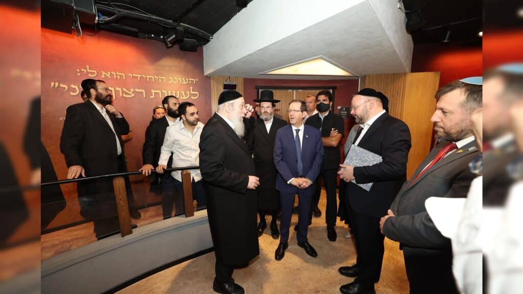 נשיא המדינה בבית מרן החזון איש: ביקור מיוחד במרכז "חזון לדורות"