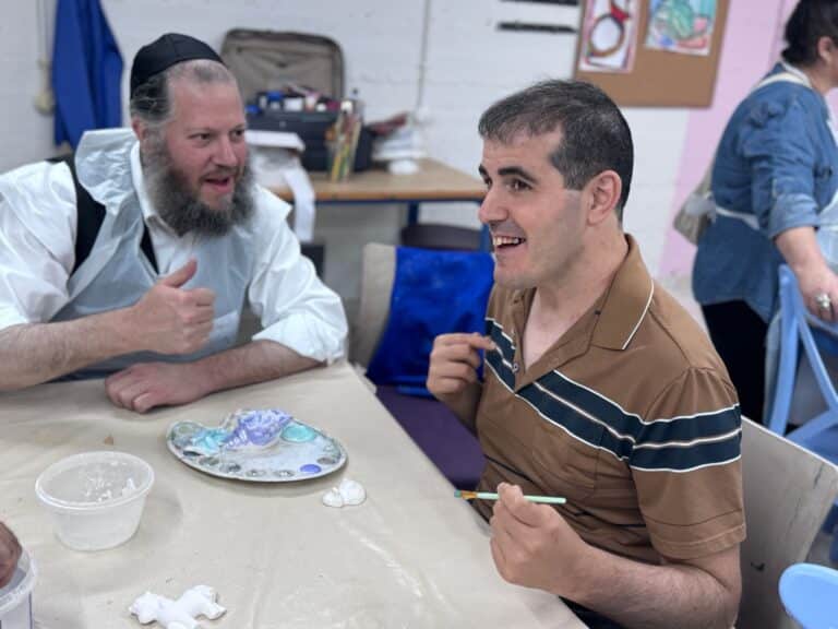 עובדי הבנק הגיעו לכפר השיקומי והפתיעו את הדיירים