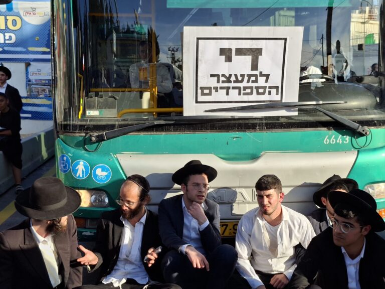 מחאות נרחבות ברחבי הארץ: עימותים קשים עם שוטרים