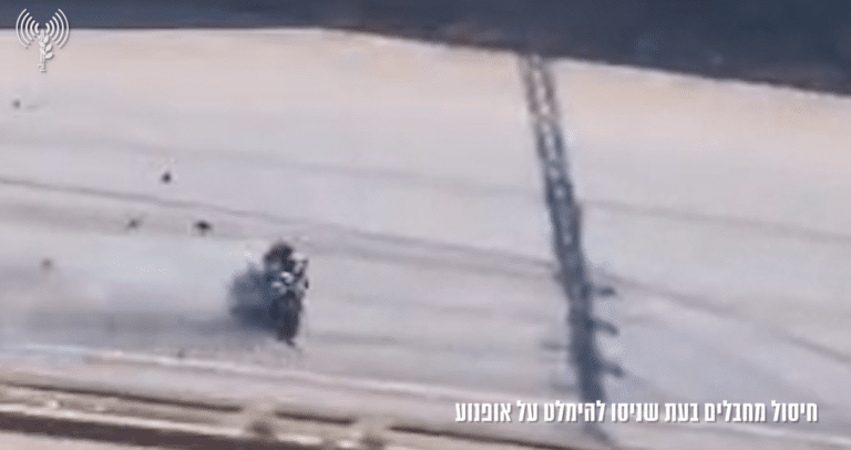 תיעוד חיסול מחבלי חיזבאללה על אופנוע בלבנון