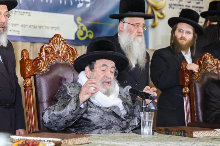 גלריה: אסיפת גדולי הדור במעון האדמו"ר מויזניץ לחיזוק הזוהר