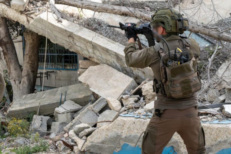 חיל האוויר חיסל מחבלים שהתקרבו לכוחותינו בעזה