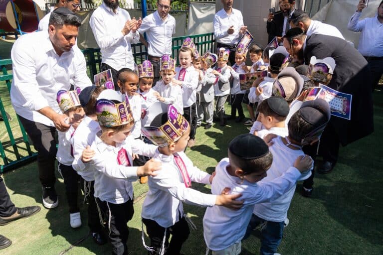 בקריית אתא חגגו את תחילת לימוד האותיות בגני הילדים