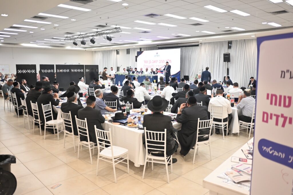 יו"ר ההסתדרות הלאומית הציג את המתווה לייצוב ענף המטפלות ואופק תעסוקתי. יו"ר ההסתדרות הלאומית הציג את המתווה לייצוב ענף המטפלות ואופק תעסוקתי.