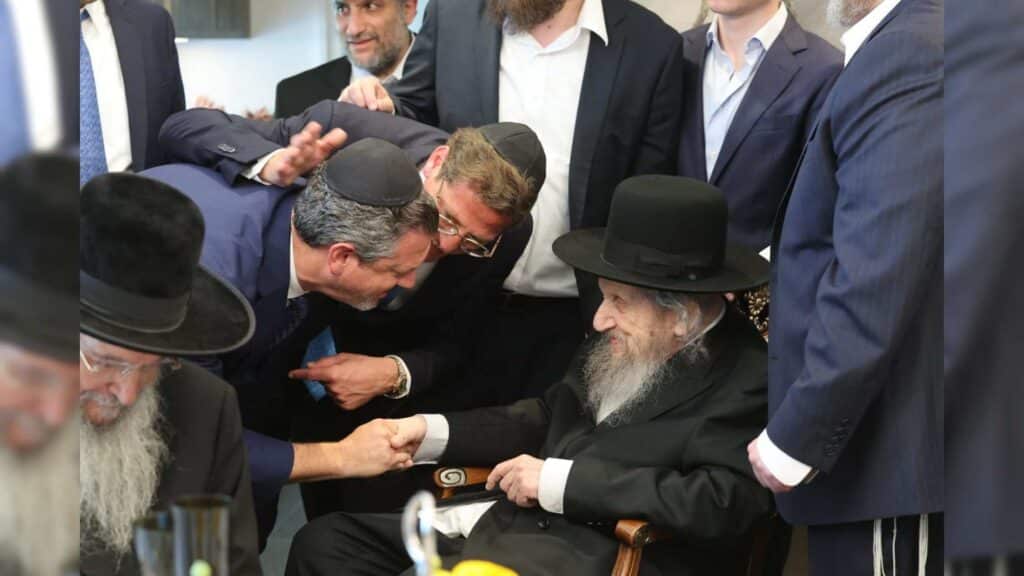 גדולי ישראל מגייסים את יהדות ארה"ב למען עולם התורה בארץ ישראל גדולי ישראל מגייסים את יהדות ארה"ב למען עולם התורה בארץ ישראל