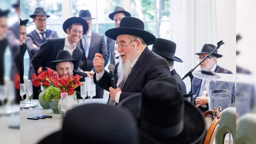 גדולי ישראל מגייסים את יהדות ארה"ב למען עולם התורה בארץ ישראל גדולי ישראל מגייסים את יהדות ארה"ב למען עולם התורה בארץ ישראל