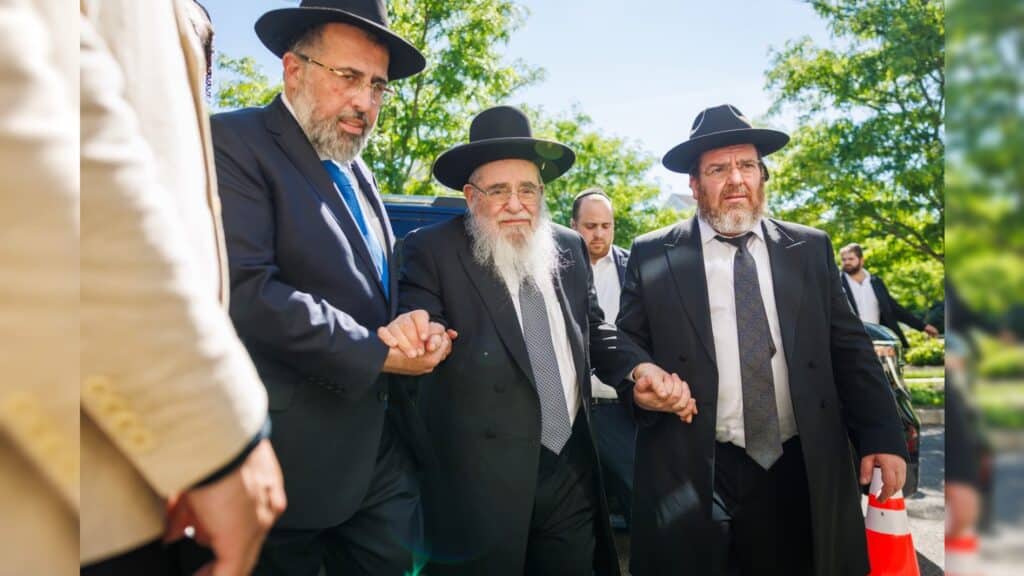 גדולי ישראל מגייסים את יהדות ארה"ב למען עולם התורה בארץ ישראל גדולי ישראל מגייסים את יהדות ארה"ב למען עולם התורה בארץ ישראל