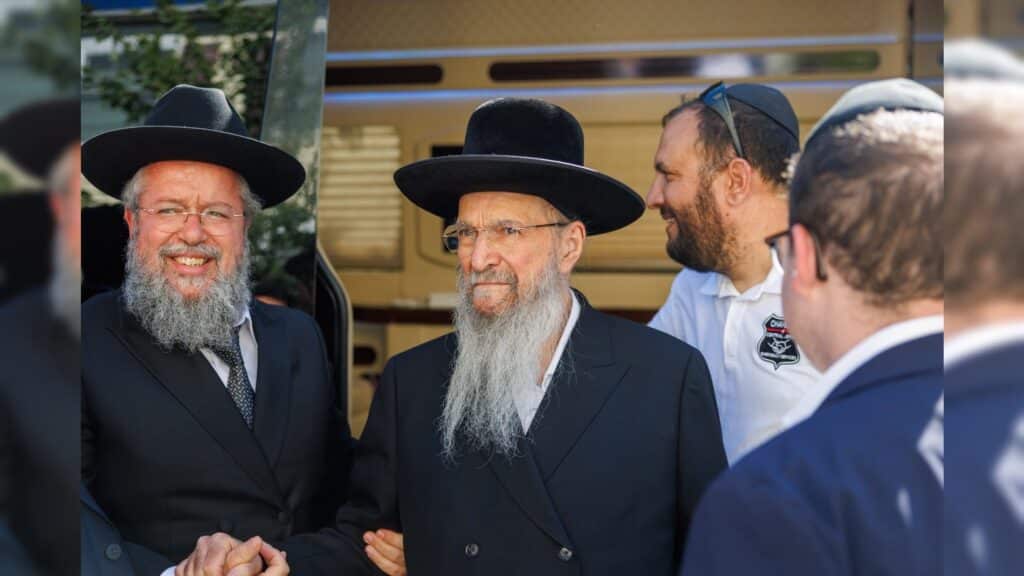 גדולי ישראל מגייסים את יהדות ארה"ב למען עולם התורה בארץ ישראל גדולי ישראל מגייסים את יהדות ארה"ב למען עולם התורה בארץ ישראל