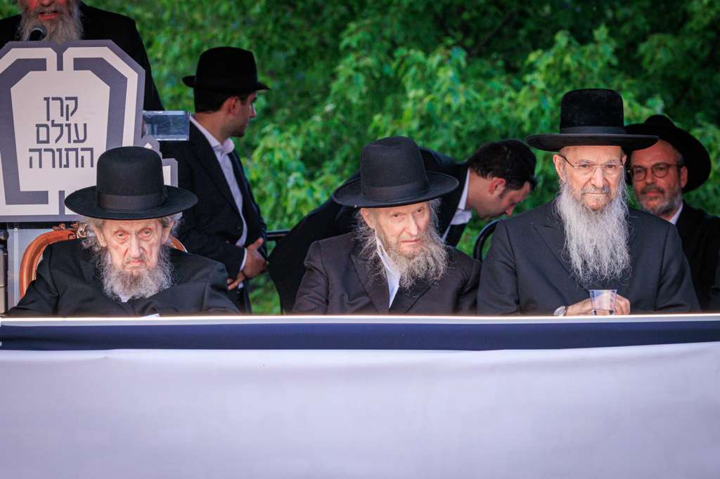 גלריה: השיא בלייקווד - רבבות שרו את ניגונו של המשגיח גלריה: השיא בלייקווד - רבבות שרו את ניגונו של המשגיח