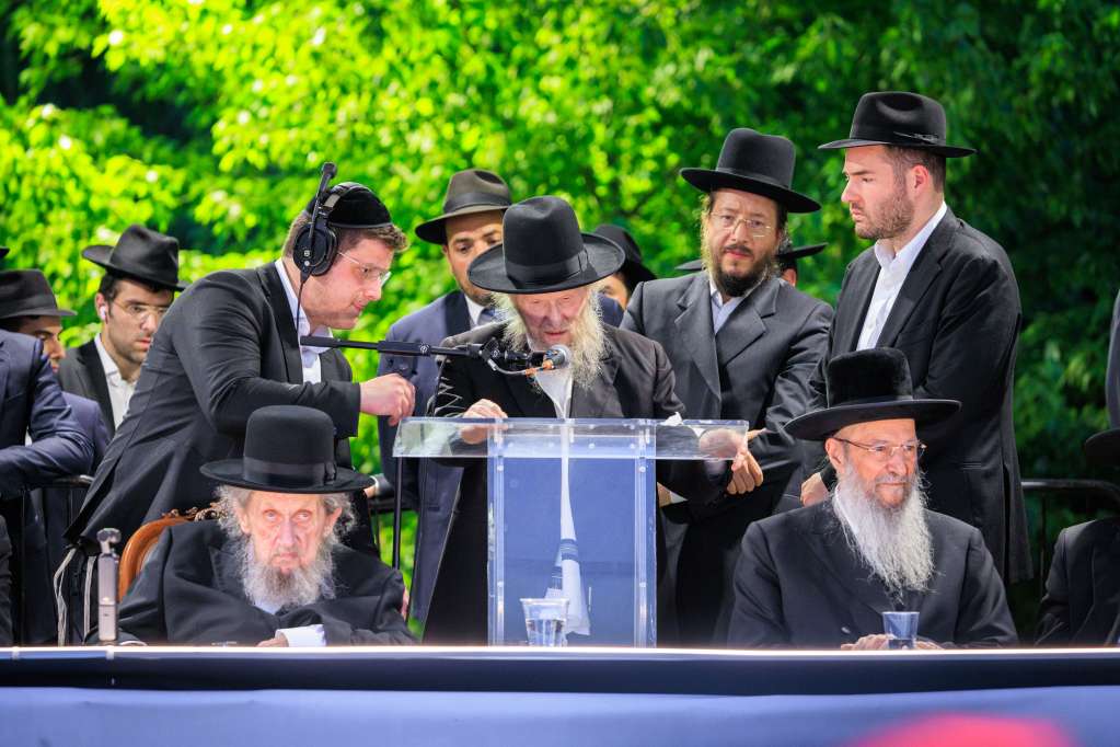 גלריה: השיא בלייקווד - רבבות שרו את ניגונו של המשגיח גלריה: השיא בלייקווד - רבבות שרו את ניגונו של המשגיח