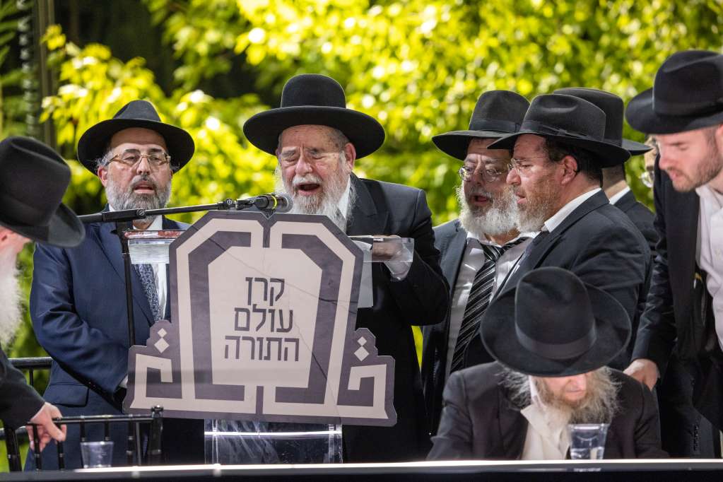 גלריה: השיא בלייקווד - רבבות שרו את ניגונו של המשגיח גלריה: השיא בלייקווד - רבבות שרו את ניגונו של המשגיח