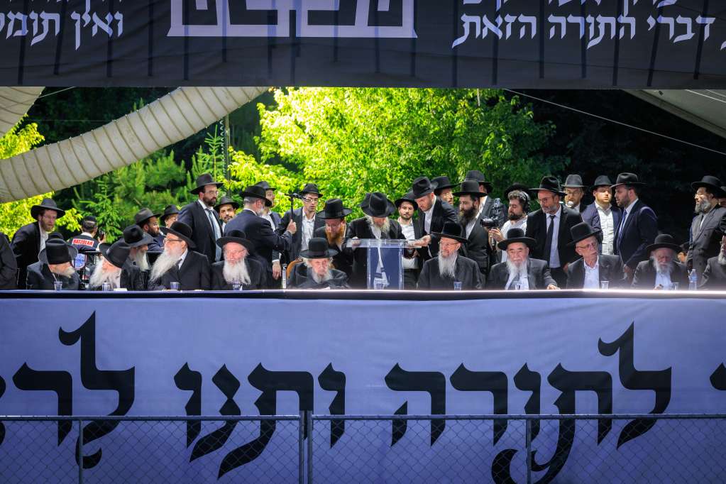 גלריה: השיא בלייקווד - רבבות שרו את ניגונו של המשגיח גלריה: השיא בלייקווד - רבבות שרו את ניגונו של המשגיח