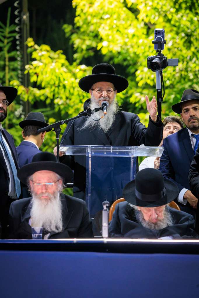 גלריה: השיא בלייקווד - רבבות שרו את ניגונו של המשגיח גלריה: השיא בלייקווד - רבבות שרו את ניגונו של המשגיח