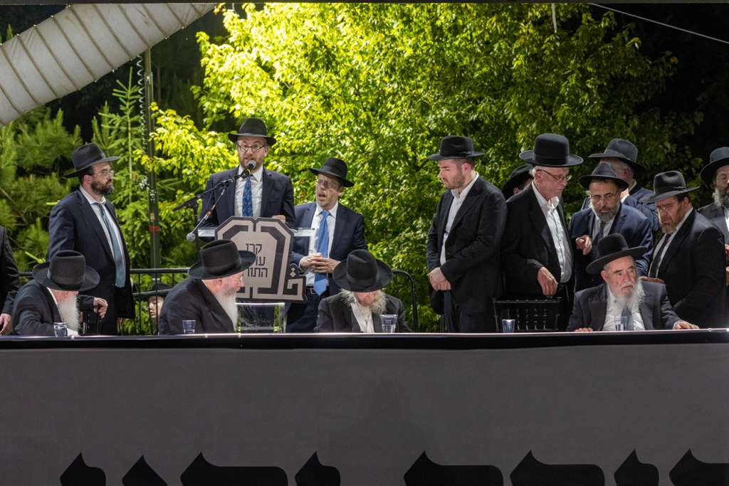 גלריה: השיא בלייקווד - רבבות שרו את ניגונו של המשגיח גלריה: השיא בלייקווד - רבבות שרו את ניגונו של המשגיח