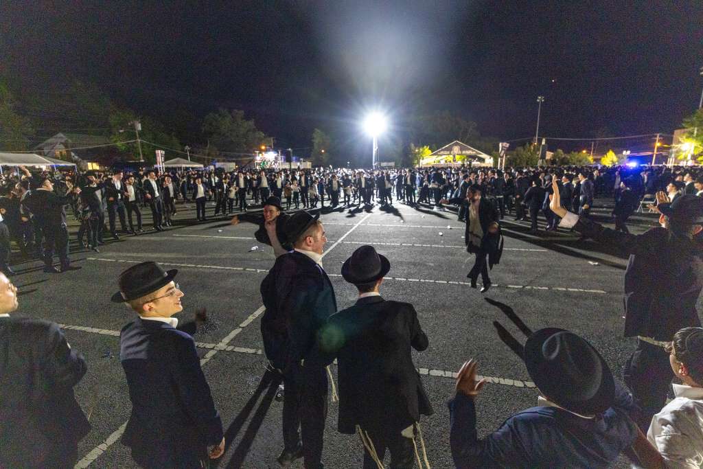 גלריה: השיא בלייקווד - רבבות שרו את ניגונו של המשגיח גלריה: השיא בלייקווד - רבבות שרו את ניגונו של המשגיח
