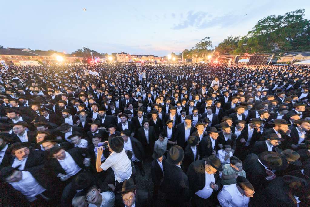 גלריה: השיא בלייקווד - רבבות שרו את ניגונו של המשגיח גלריה: השיא בלייקווד - רבבות שרו את ניגונו של המשגיח