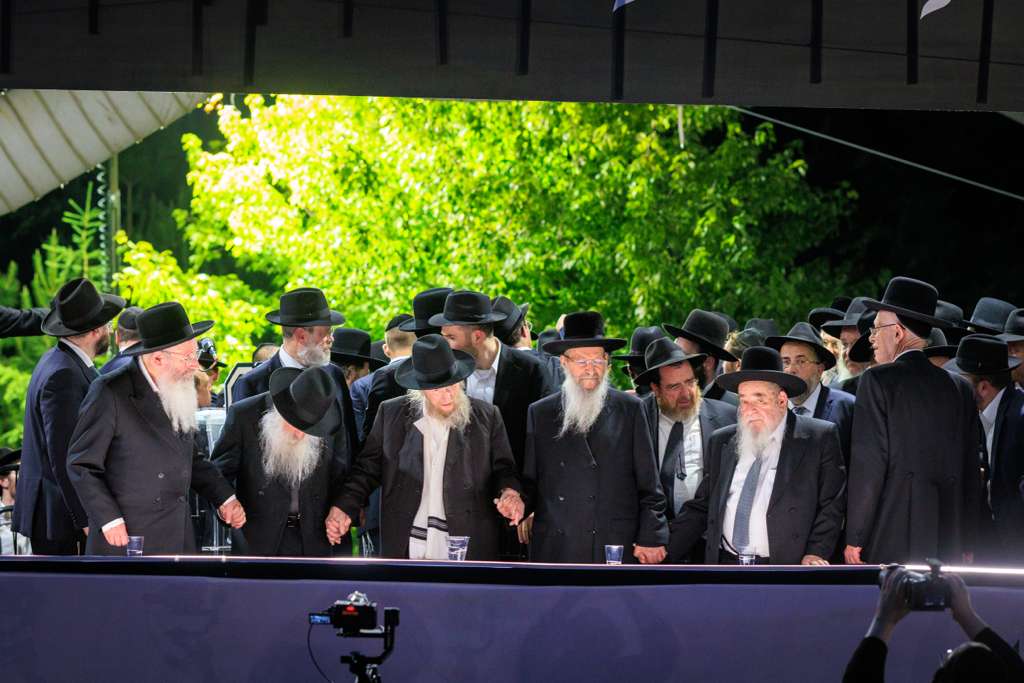 גלריה: השיא בלייקווד - רבבות שרו את ניגונו של המשגיח גלריה: השיא בלייקווד - רבבות שרו את ניגונו של המשגיח