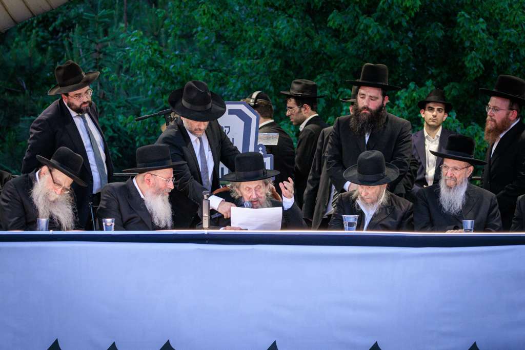 גלריה: השיא בלייקווד - רבבות שרו את ניגונו של המשגיח גלריה: השיא בלייקווד - רבבות שרו את ניגונו של המשגיח