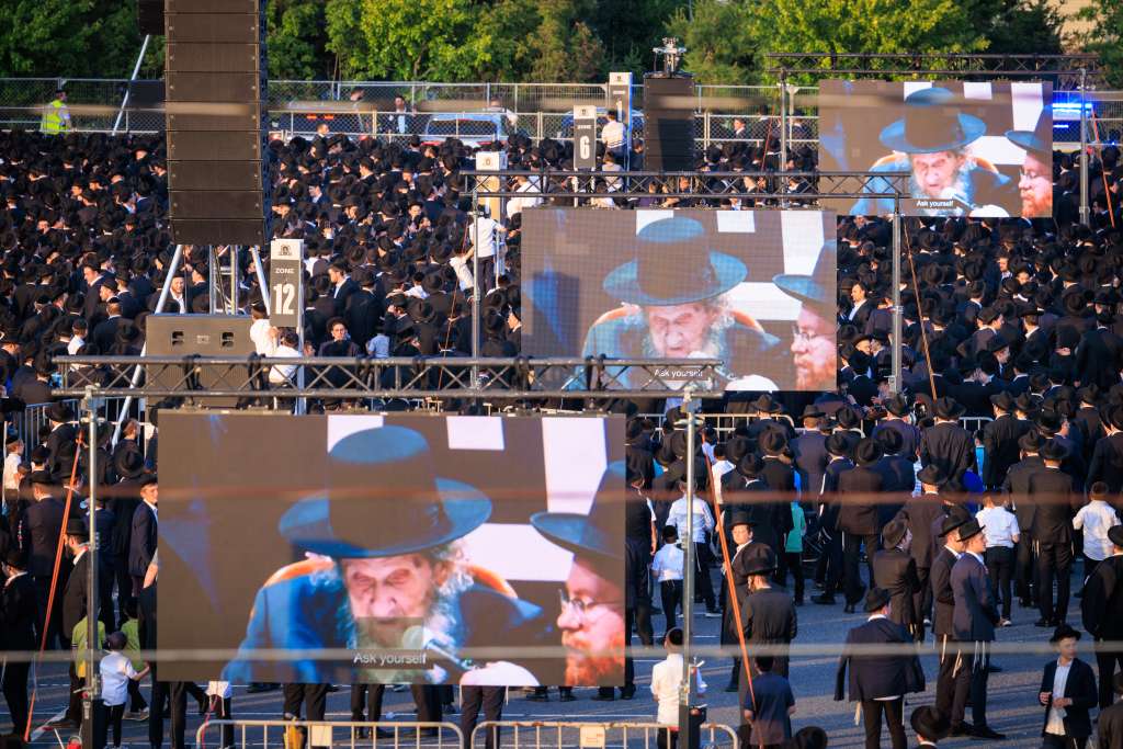 גלריה: השיא בלייקווד - רבבות שרו את ניגונו של המשגיח גלריה: השיא בלייקווד - רבבות שרו את ניגונו של המשגיח