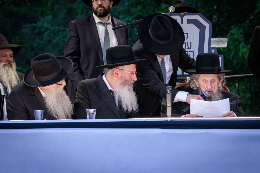 גלריה: השיא בלייקווד - רבבות שרו את ניגונו של המשגיח גלריה: השיא בלייקווד - רבבות שרו את ניגונו של המשגיח